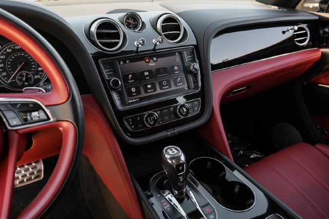 Used 2019 Black Crystal over Cricket Ball Bentley V8 image 41