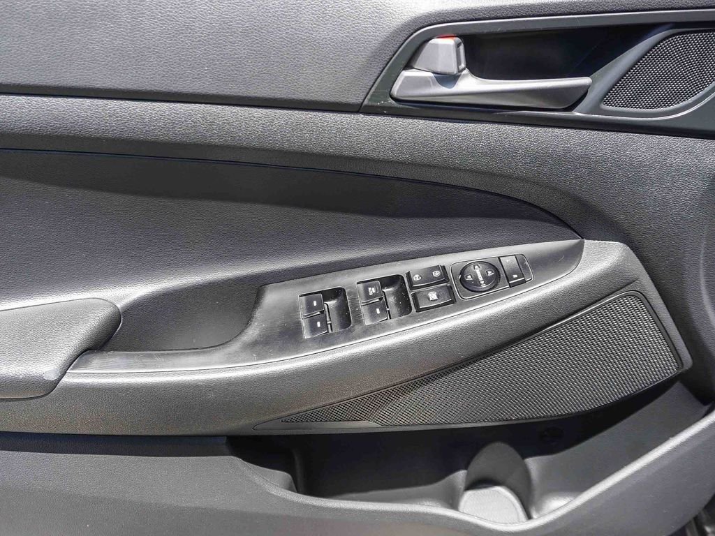 Used 2017 Gray Hyundai Value image 18