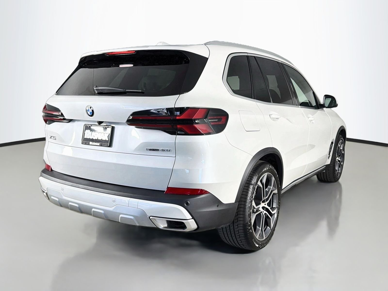 Used 2026 Mineral White Metallic BMW sDrive40i image 7