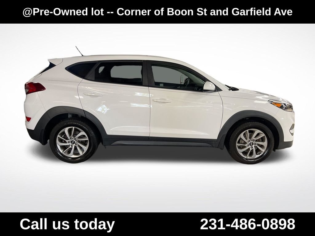 Used 2018 White Hyundai SE image 6