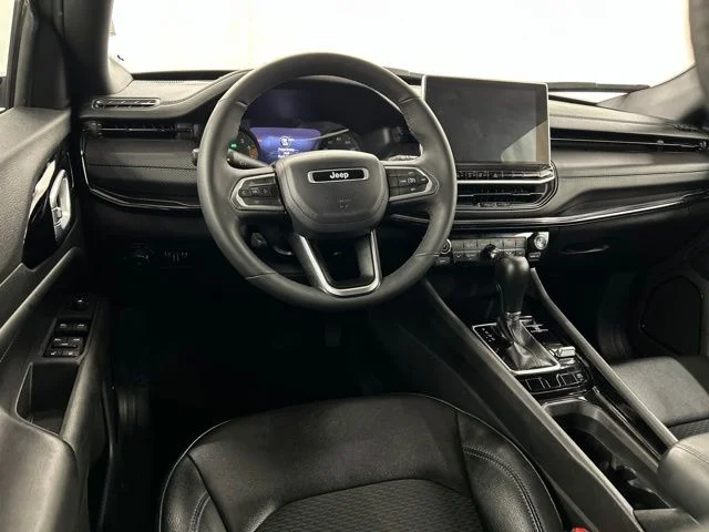 Used 2025 Silver Jeep Latitude image 21