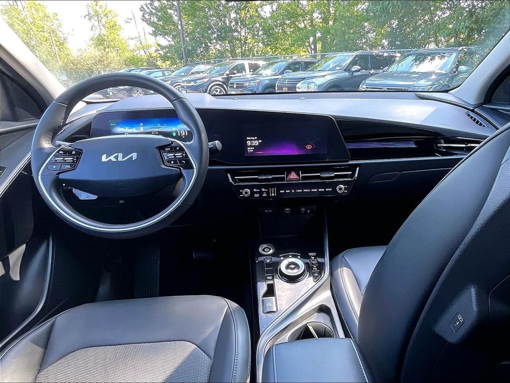 Used 2023 Gray Kia Wind image 21