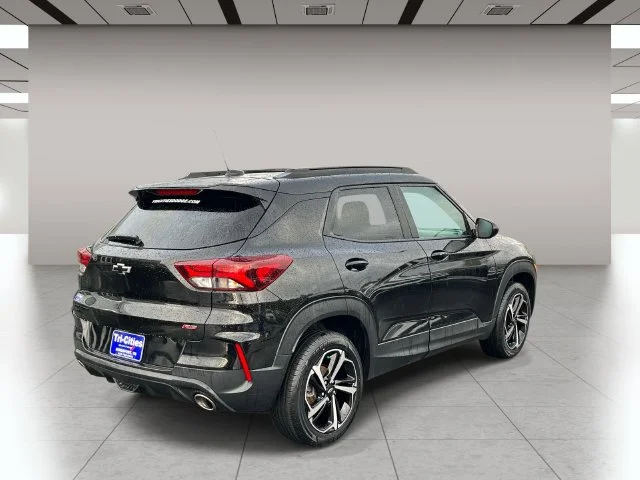 Used 2022 Black Chevrolet RS image 3