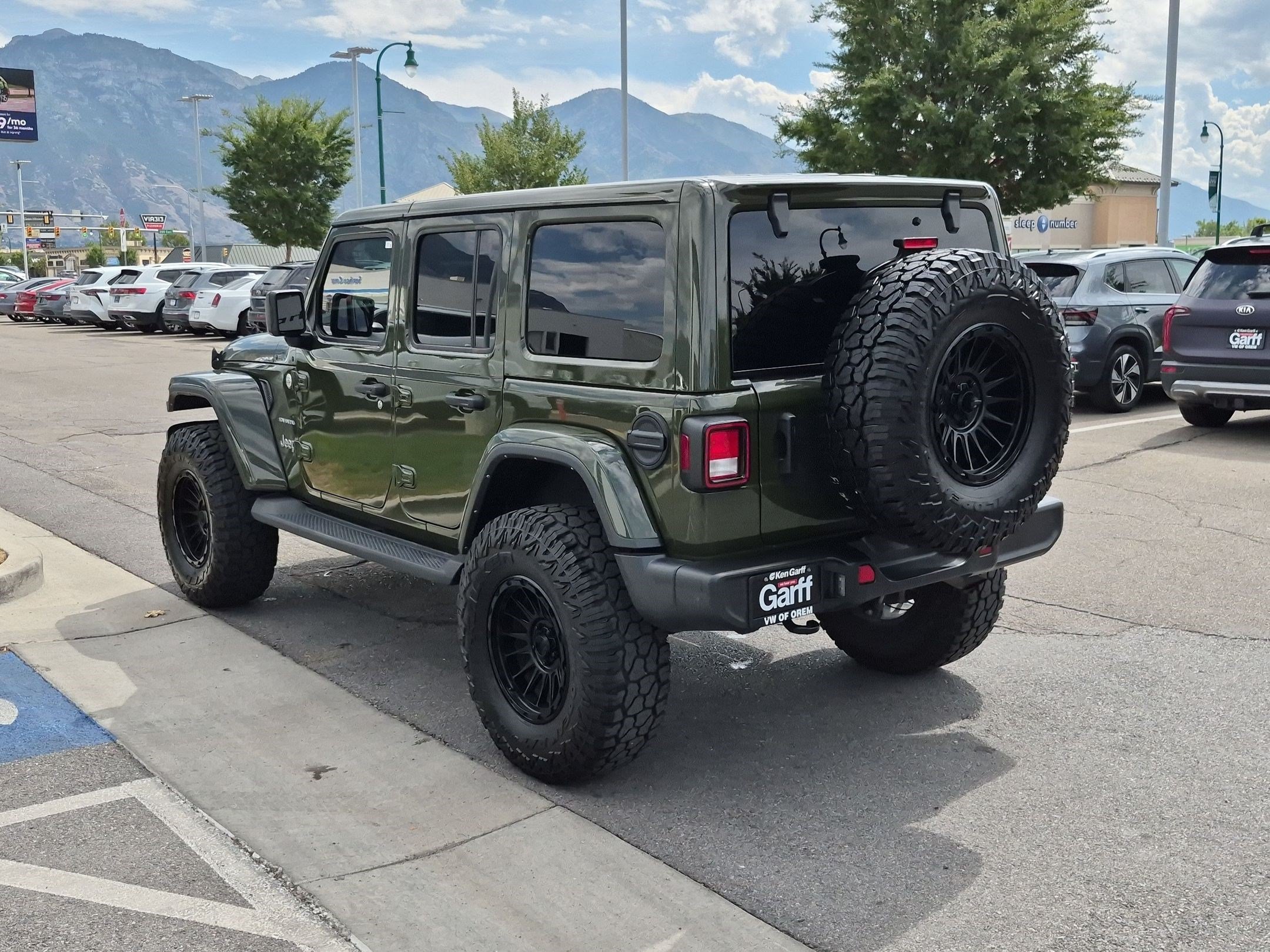Used 2022 Sarge Green Clearcoat Jeep Unlimited Sahara image 5