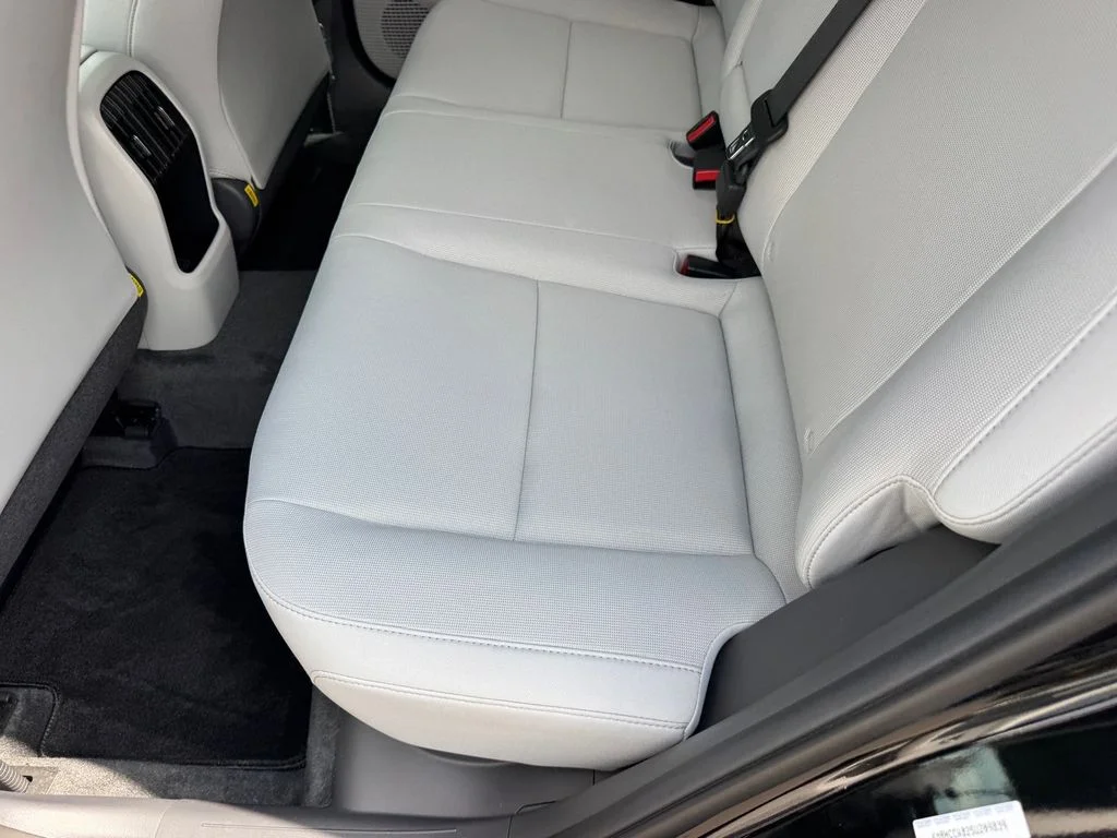 Used 2025 Black Hyundai SEL Convenience image 12
