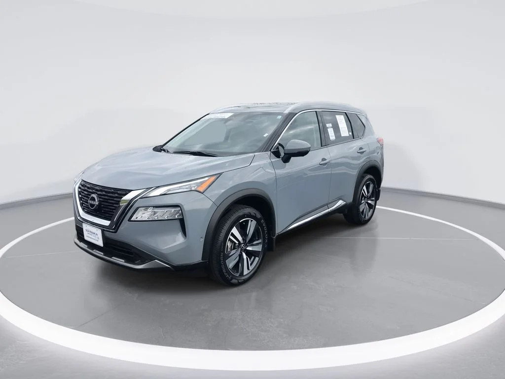 Used 2023 Gray Nissan SL image 4