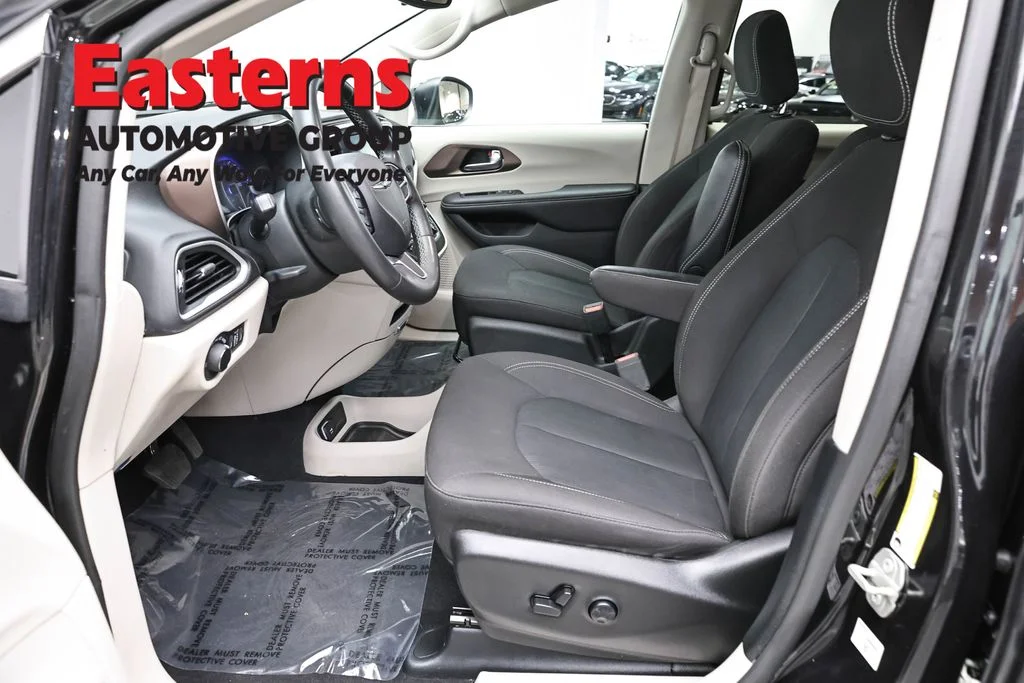Used 2024 Black Chrysler LX image 14