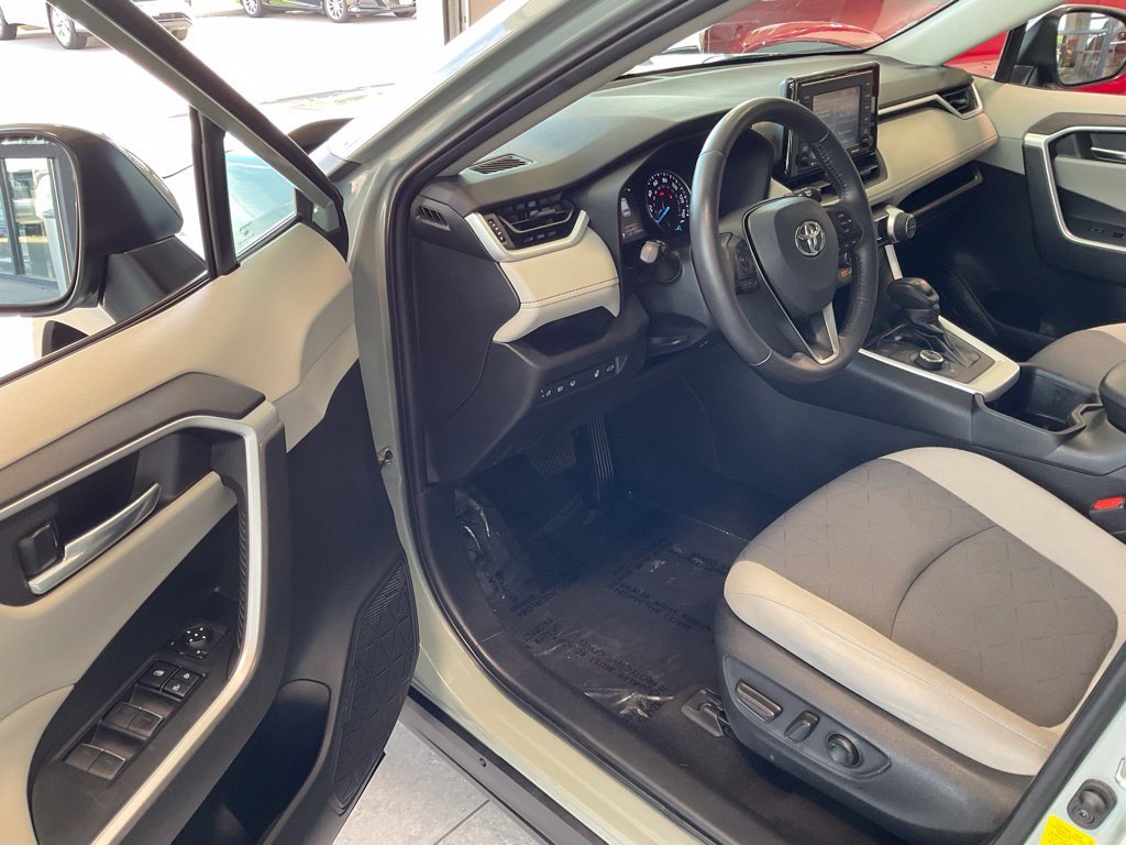 Certified Used 2022  Toyota XLE image 9