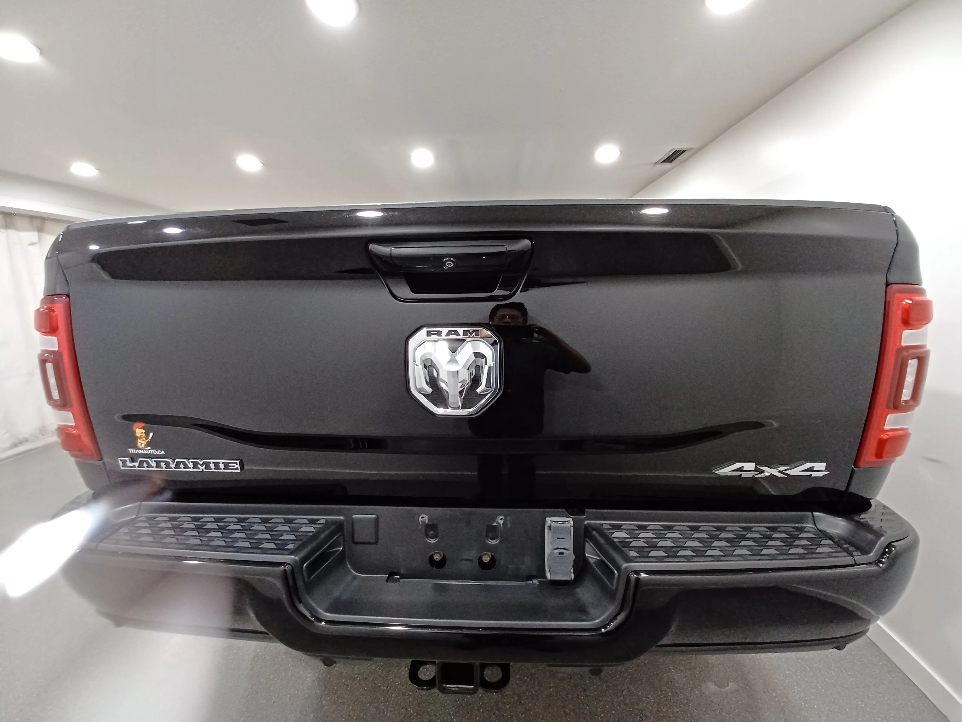 Certified Used 2023 Diamond Black Crystal Pearlcoat Ram Laramie 4x4*6.7L Cummins | Mega Cab | 35in Tires! | Cooled Leather | Sunroof | Htd Wheel | Tow Pkg image 22
