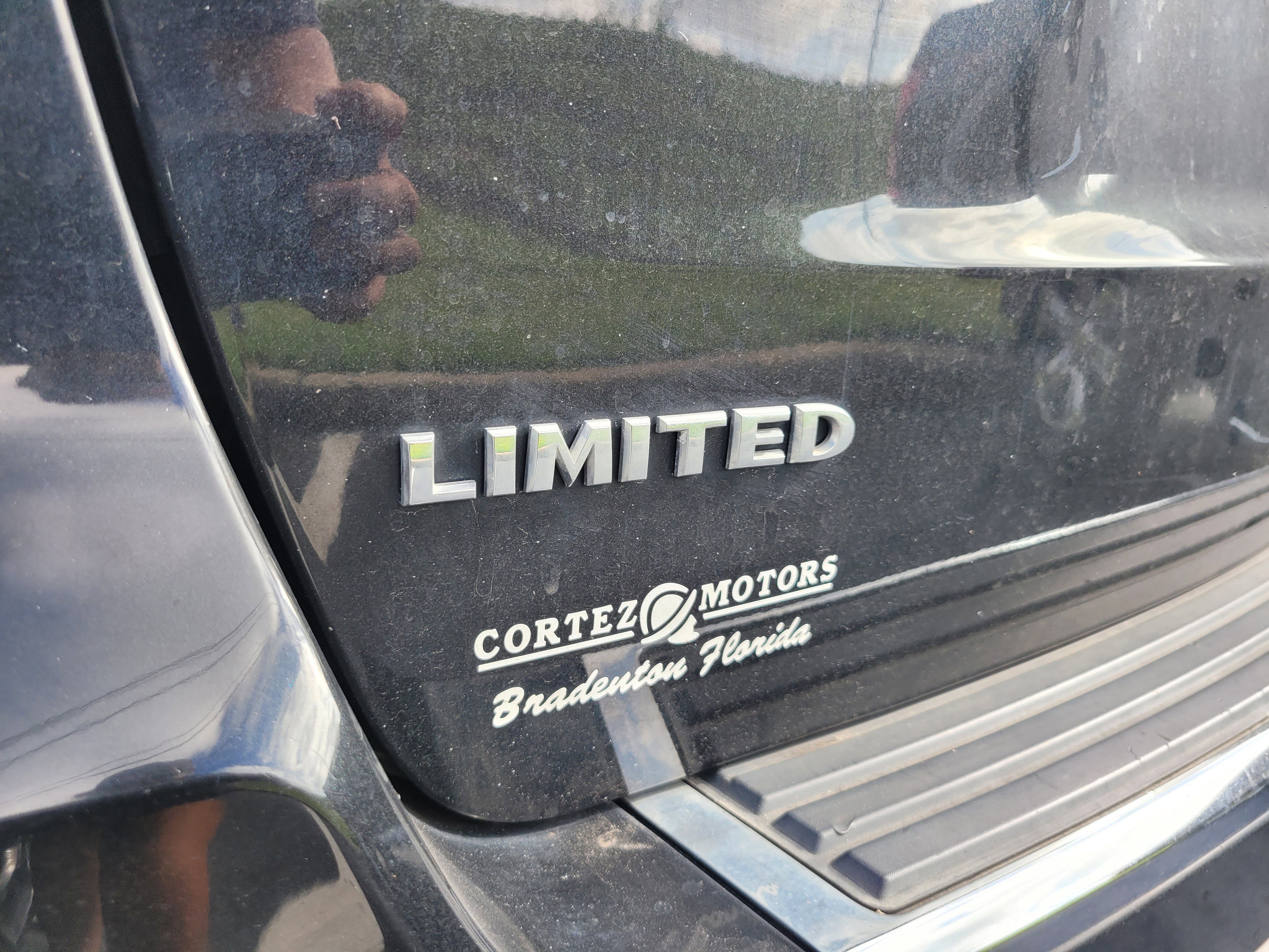 Used 2013 Brilliant Black Crystal Pearl Jeep Limited image 6