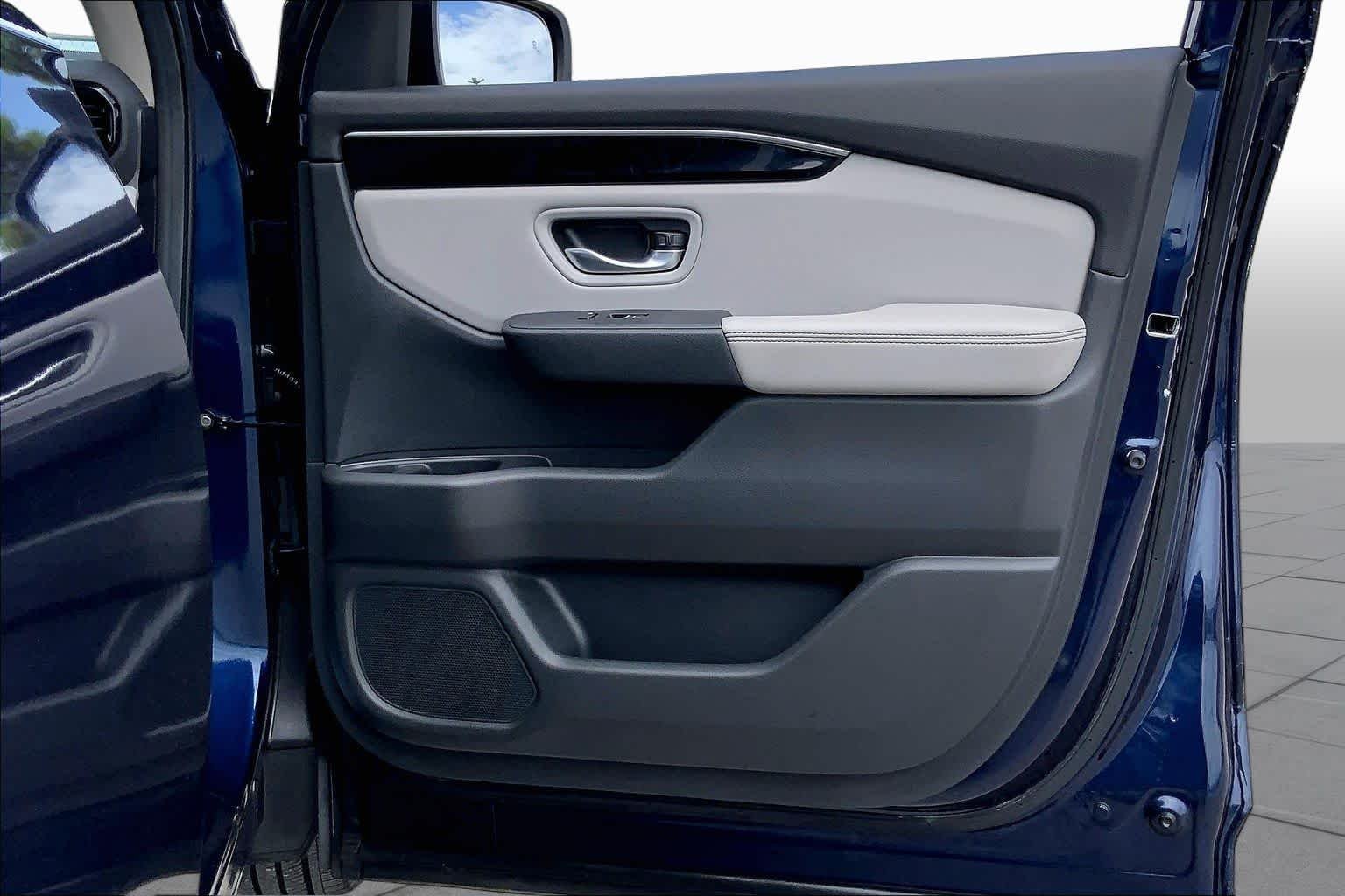 Used 2024 Obsidian Blue Pearl Honda EX-L 8 Passenger image 22