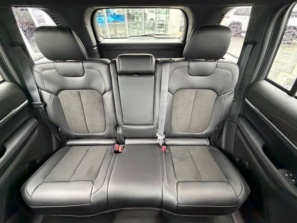 New 2026 Velvet Red Pearl-Coat Exterior Paint Jeep Laredo Altitude image 12