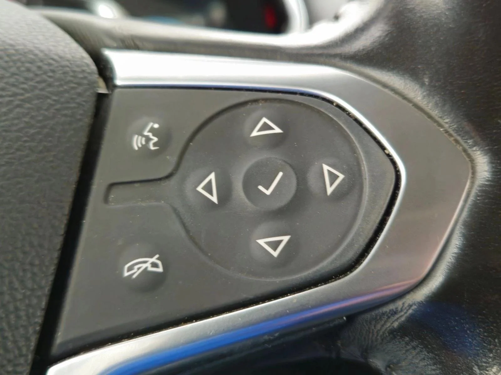 Used 2020 Summit White Chevrolet Premier image 16