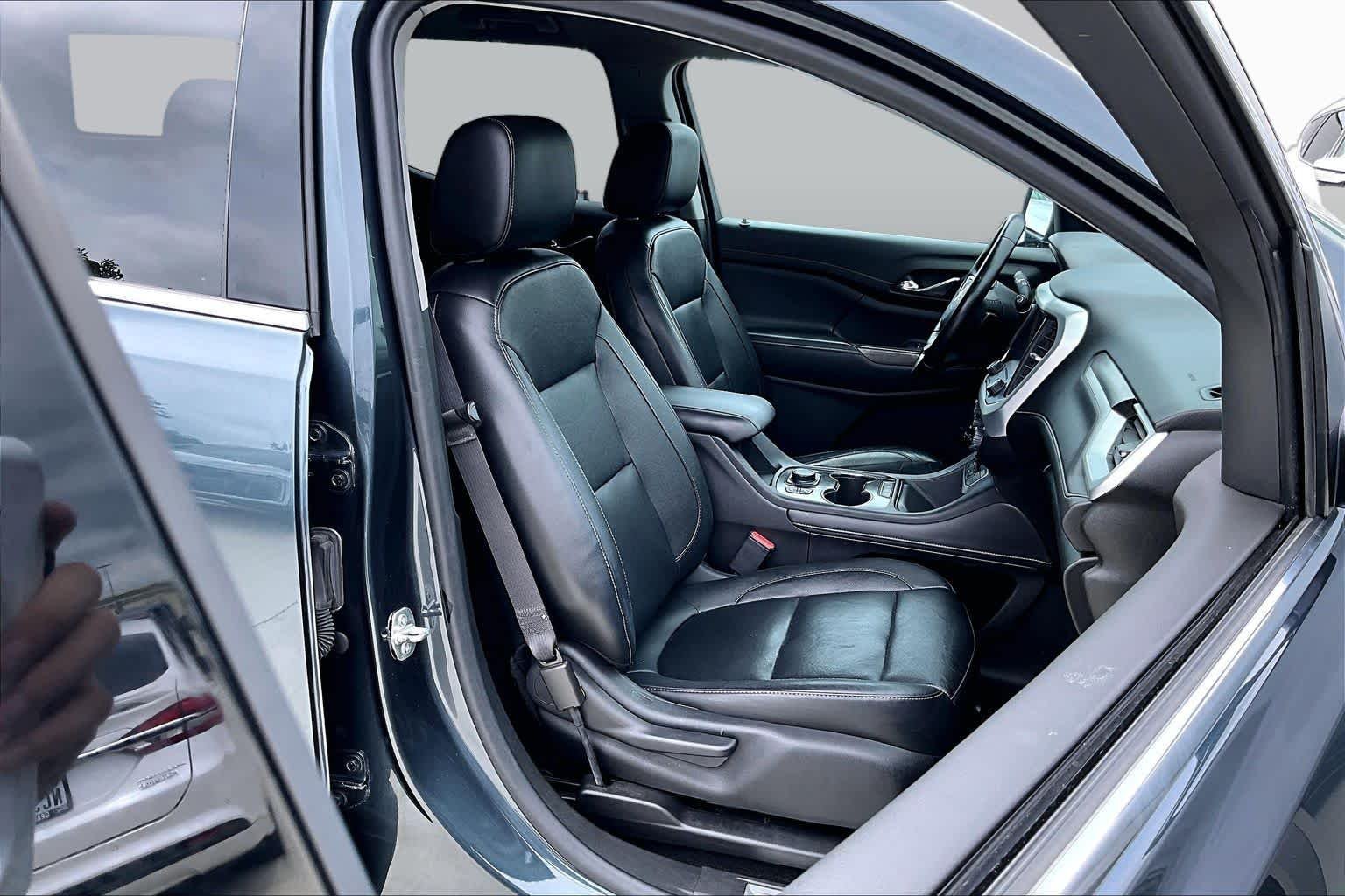 Used 2020 Dark Sky Metallic GMC SLT image 8