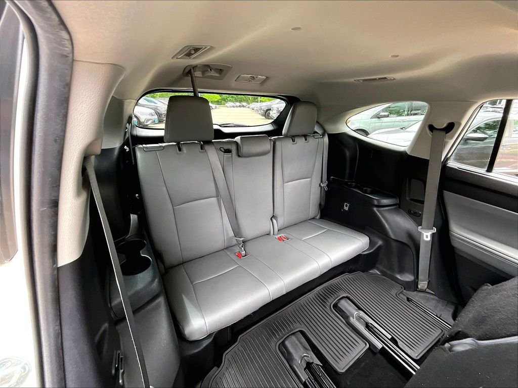 Used 2022 Beige Toyota XLE image 17