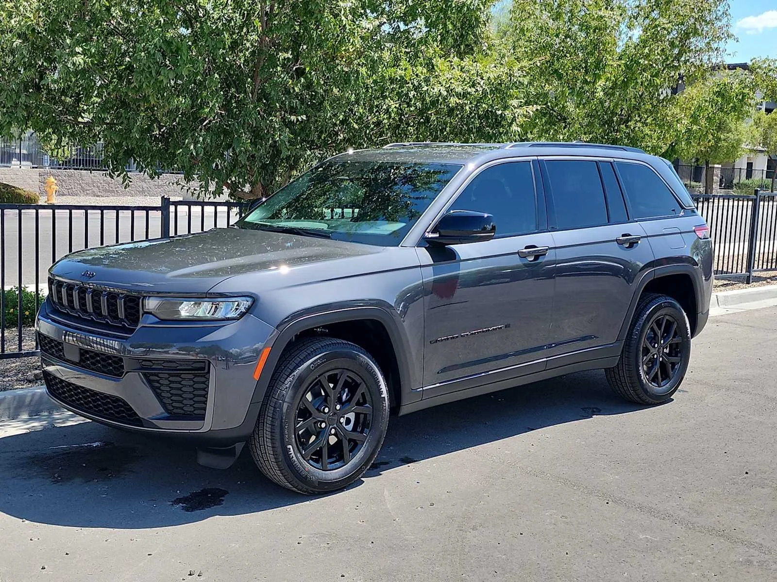 New 2026 Baltic Gray Metallic Clearcoat Jeep Laredo Altitude image 4