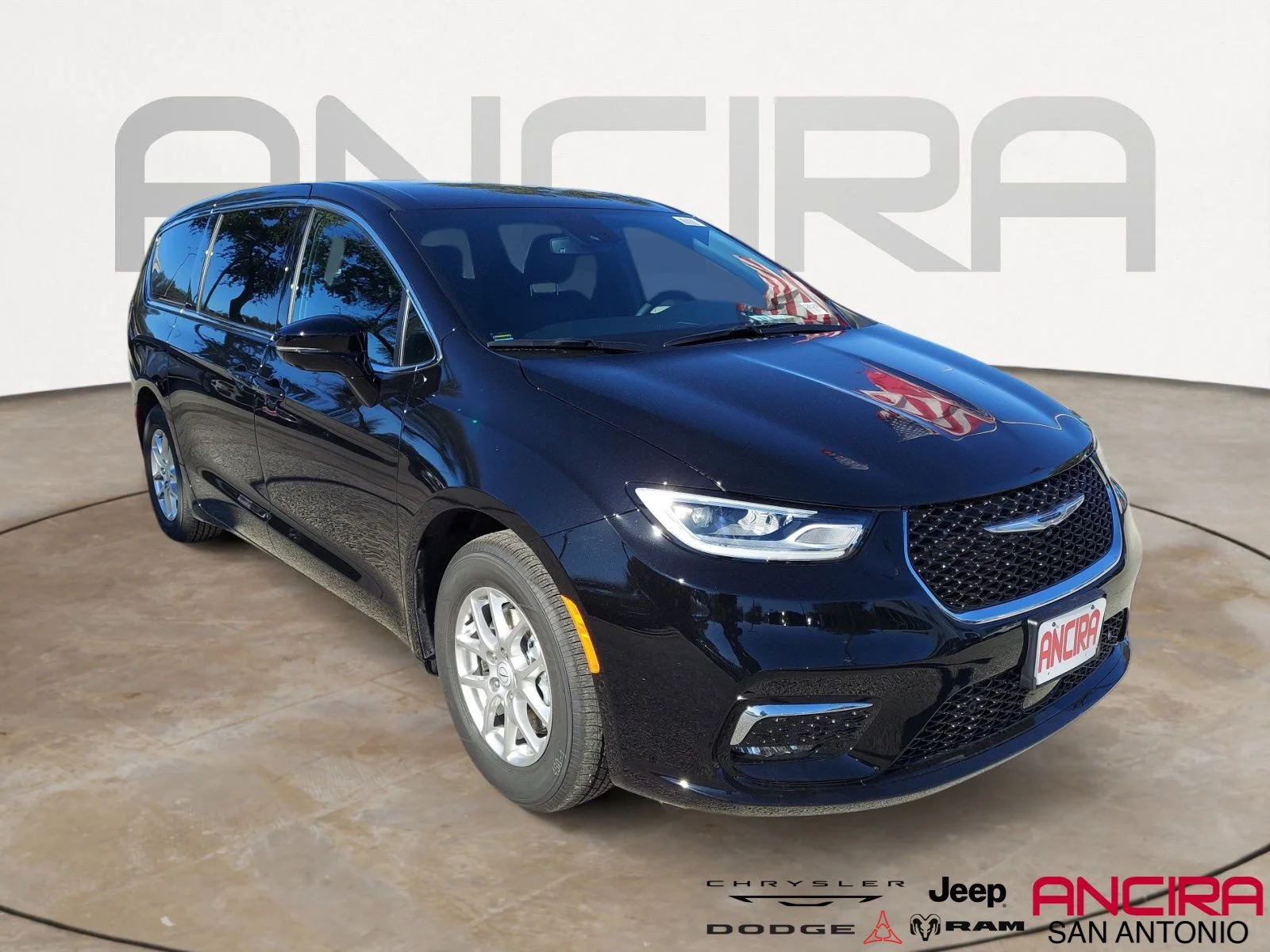 2026 Chrysler Pacifica Select's photo