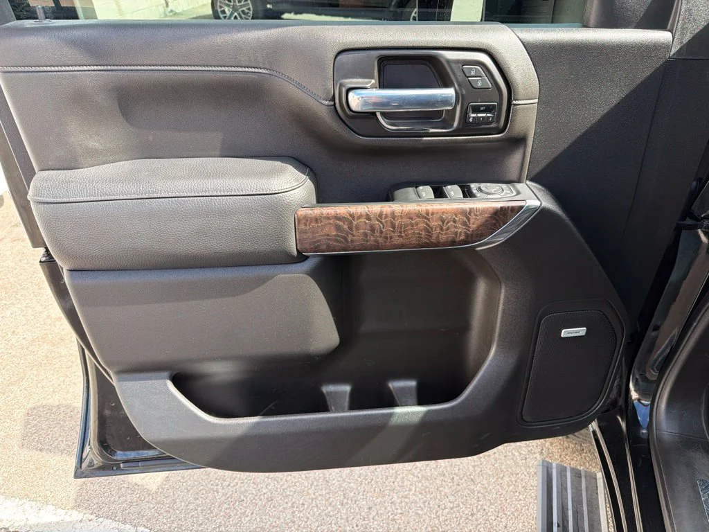 Used 2023 Onyx Black GMC Denali image 25