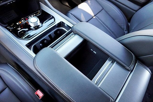 New 2026 Bright White Clear-Coat Exterior Paint Jeep Limited Altitude image 38