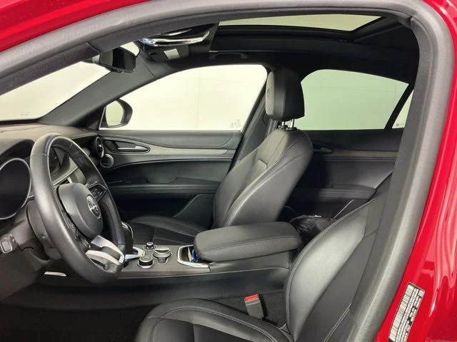 Used 2023  Alfa Romeo Ti image 10