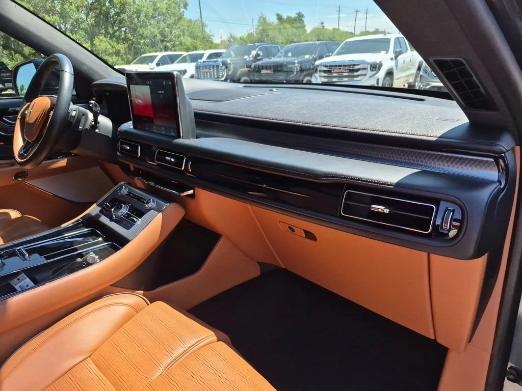 Used 2023  Lincoln Black Label image 40