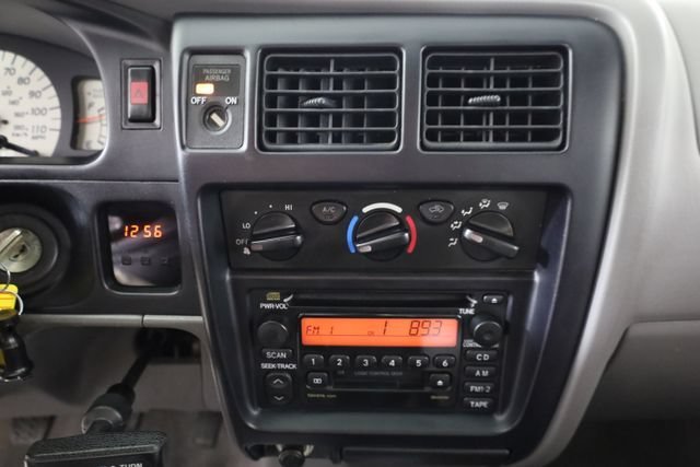 Used 2002 Silver Toyota  image 16
