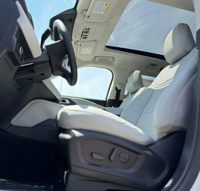 New 2026 Star White Metallic Tri-Coat Ford Platinum™ image 15