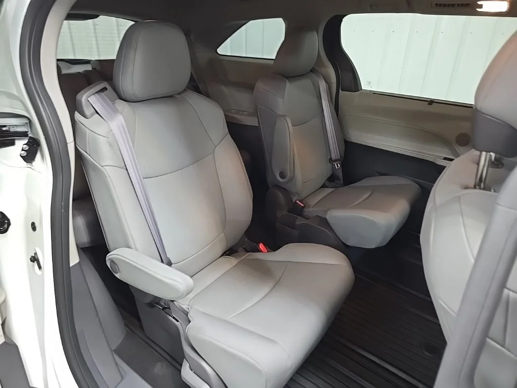 Used 2021 White Toyota XLE image 17