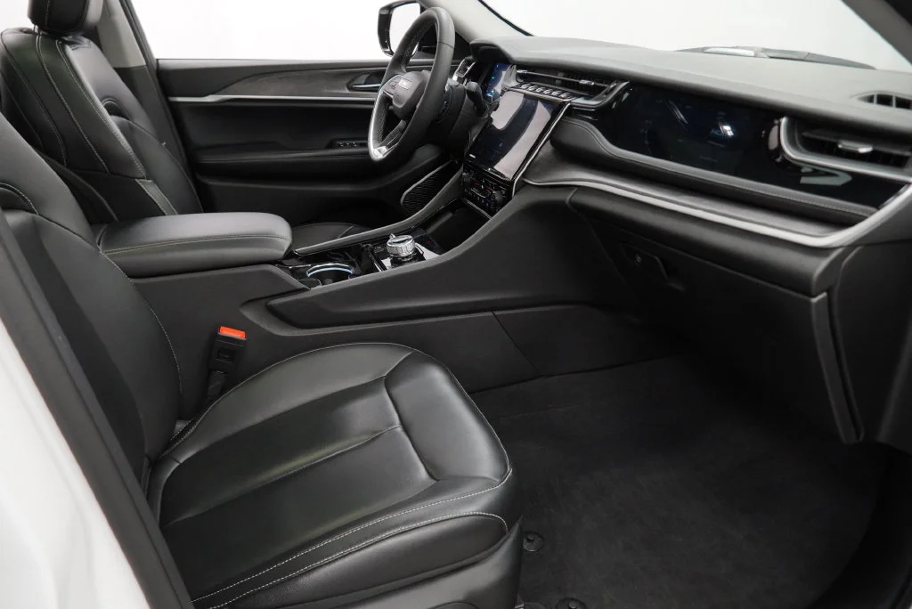 Used 2023 White Jeep 4xe image 42