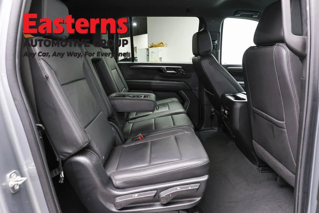 Used 2025 Gray Chevrolet Z71 image 25