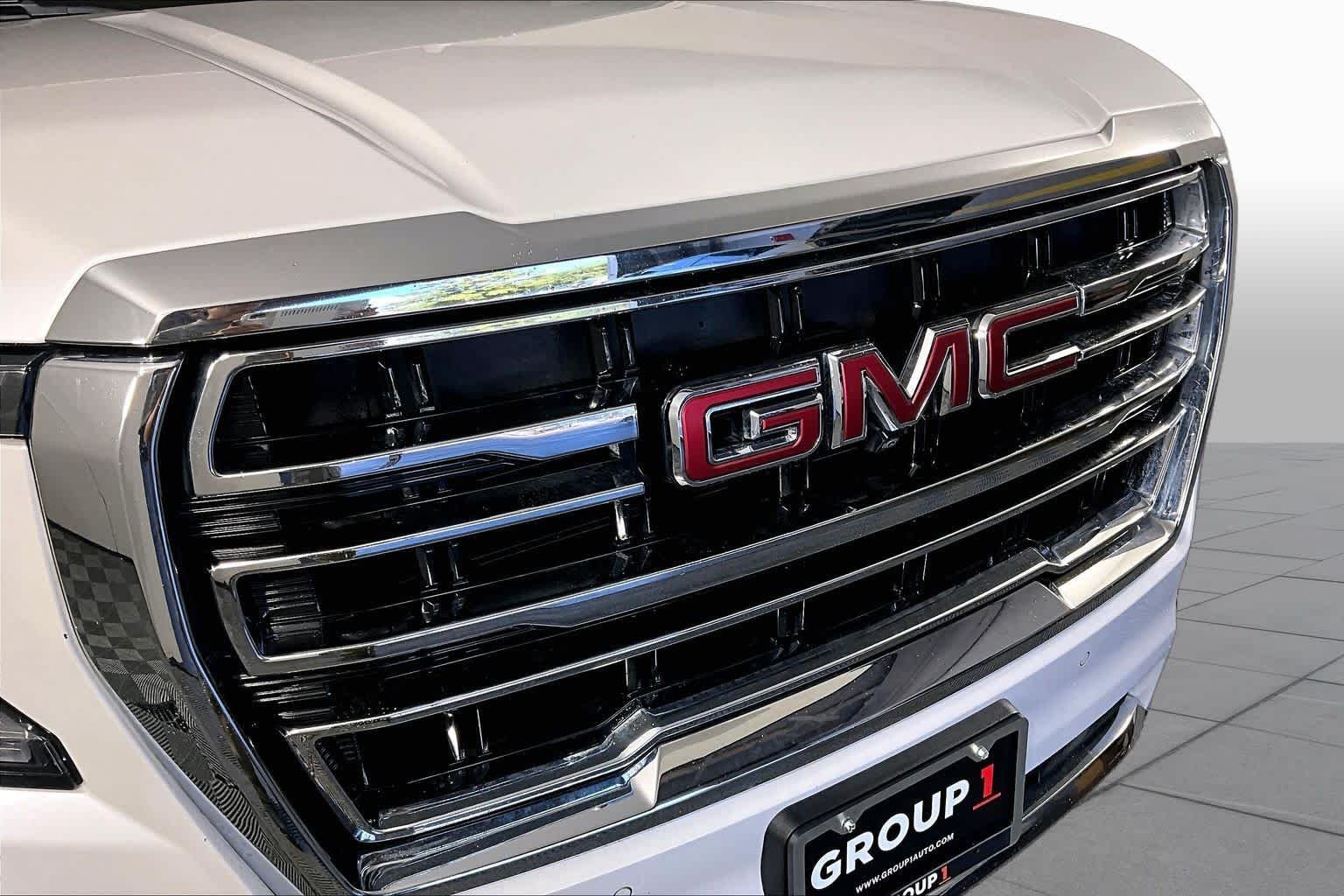 Used 2022 White Frost Tricoat GMC SLT image 29