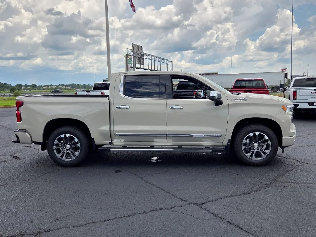 Used 2026 White Sands Chevrolet High Country image 15
