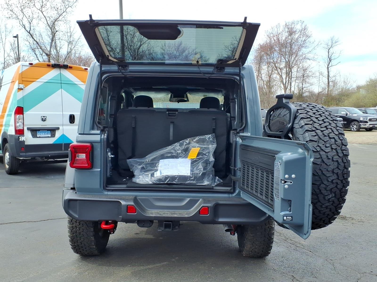 New 2026 Anvil Clear-Coat Exterior Paint Jeep Rubicon image 10