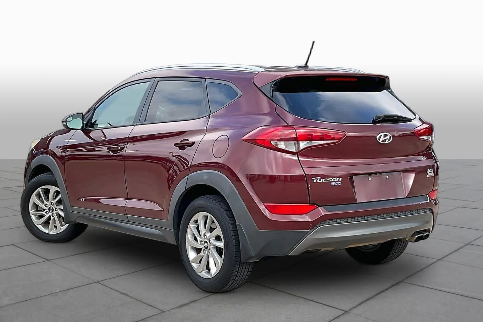 Used 2016 Ruby Wine Hyundai Eco image 13