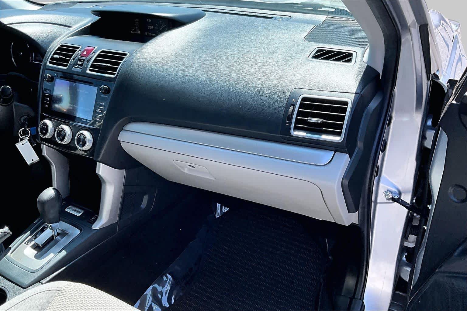 Used 2017 Ice Silver Metallic Subaru Premium image 16
