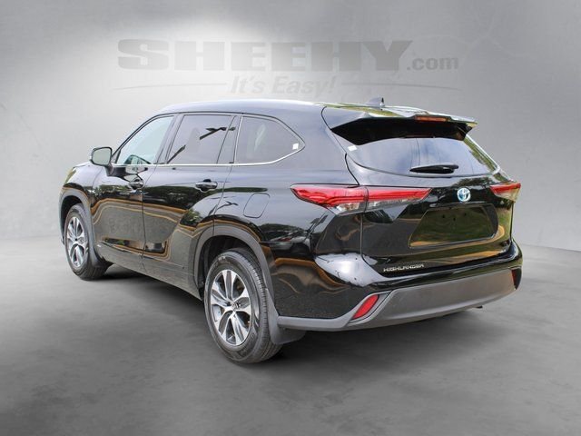 Used 2022 Black Toyota XLE image 10