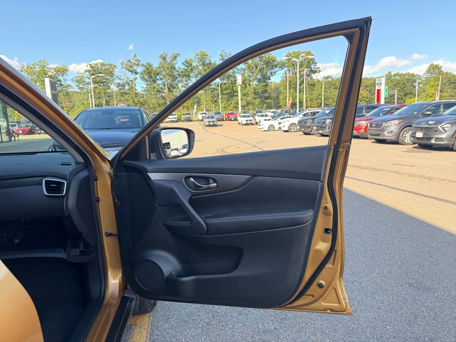 Used 2014 Saharan Sun Nissan S image 29