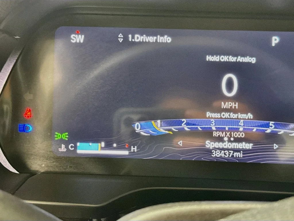 Used 2023 Red Jeep Altitude image 14