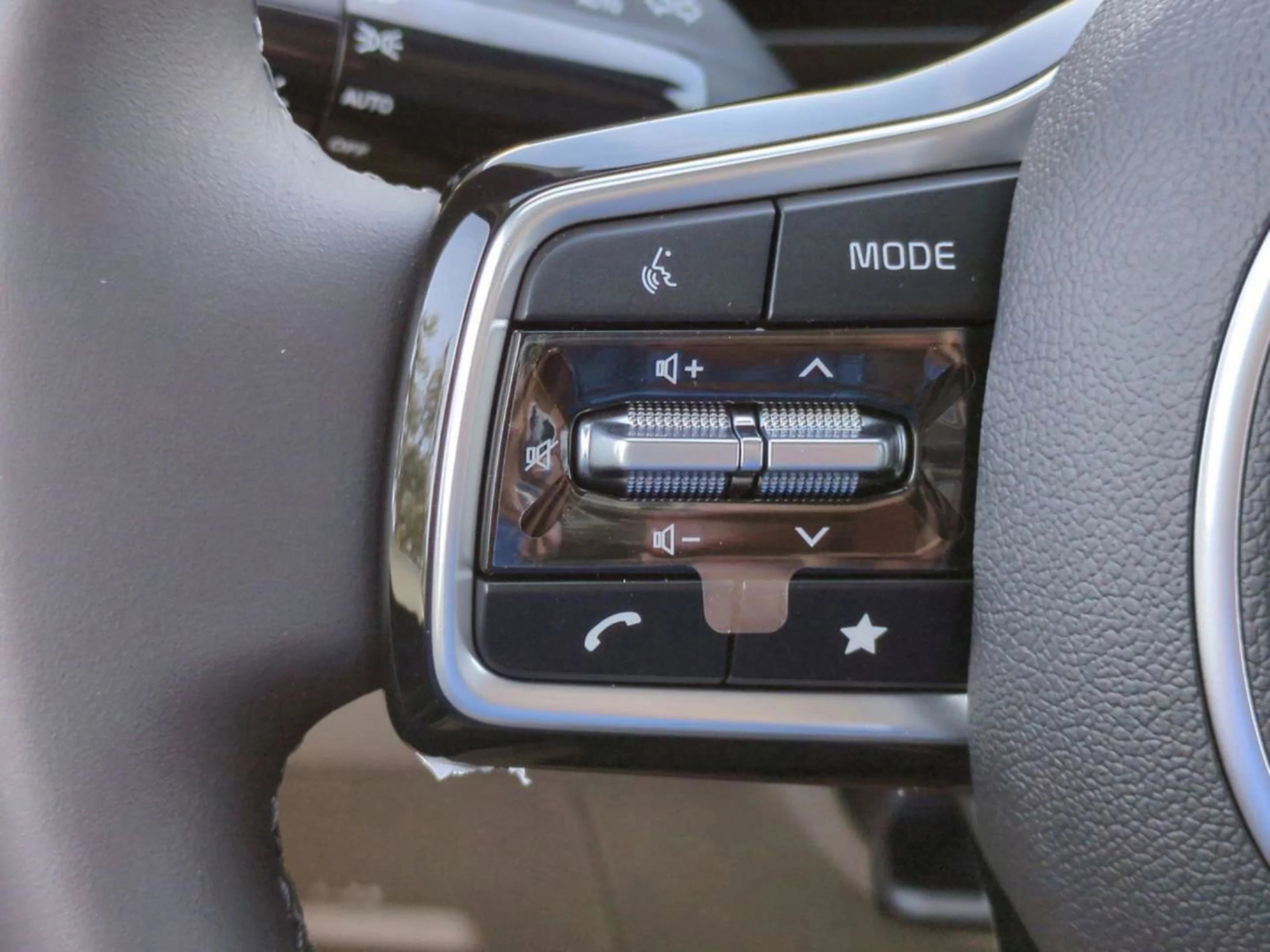 New 2026 Aurora Black Pearl Kia LXS image 25