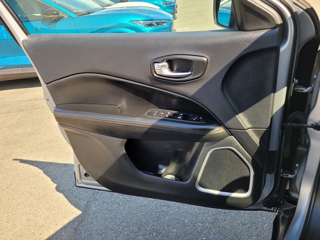 Certified Used 2019 Silver Jeep Limited image 27