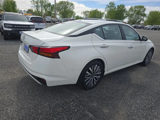 Used 2025 Glacier White Nissan 2.5 SV image 9