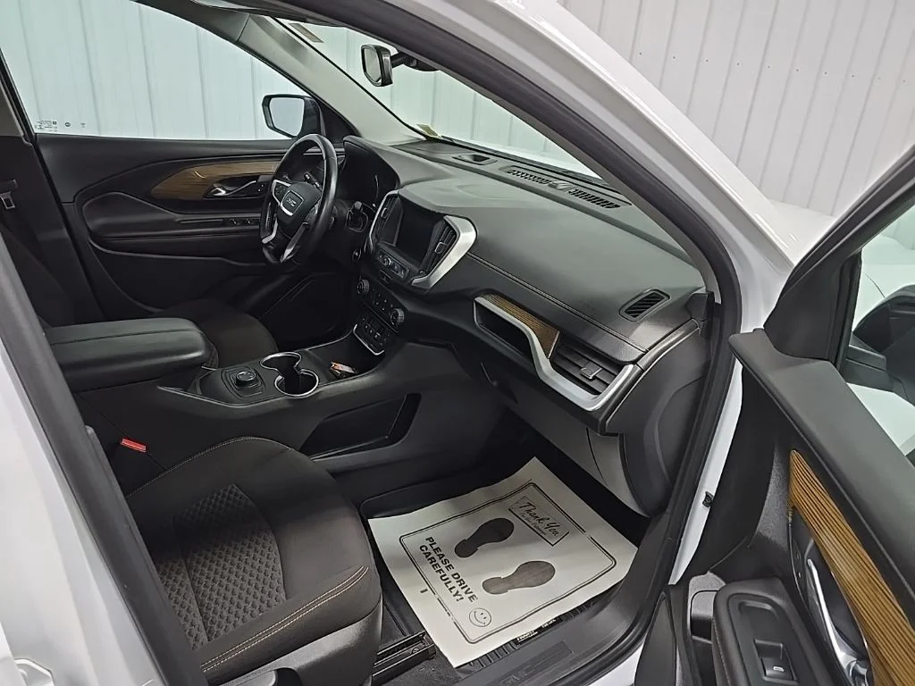 Used 2021 White GMC SLE image 15