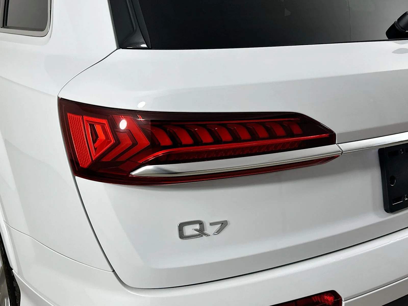 Used 2021 White Audi  image 12