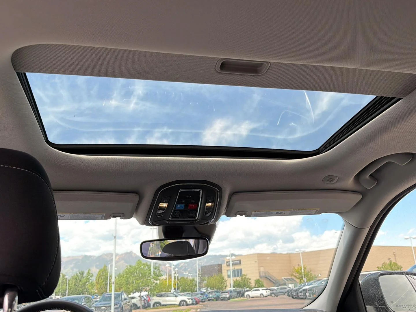 Used 2023 Diamond Black Crystal Pearlcoat Jeep Laredo image 25