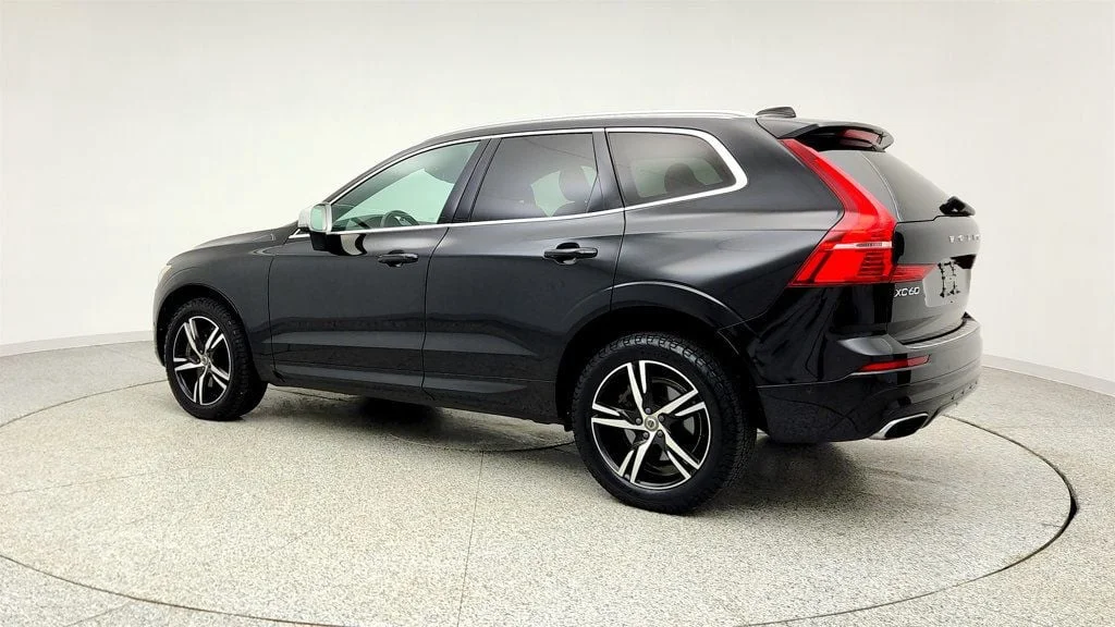 Used 2018 Onyx Black Metallic Volvo T6 AWD R-Design w/ Convenience/Advanced Pkgs + 4 Corner Air Susp image 7