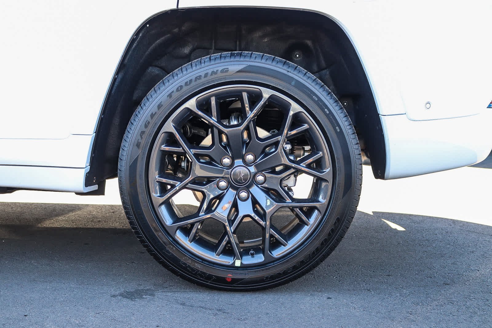 New 2027 Bright White Clear-Coat Paint Jeep Summit image 11