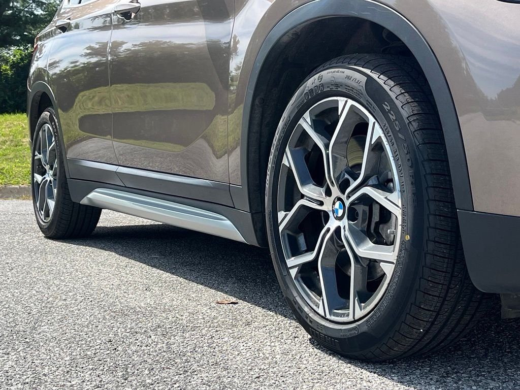 Used 2020 Beige BMW xDrive28i image 9