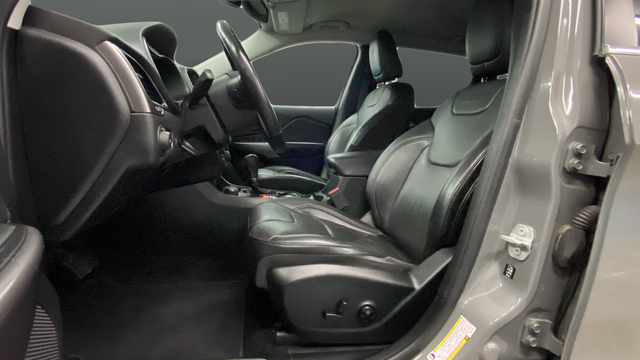Used 2019 Sting-Gray Clearcoat Jeep Limited image 9