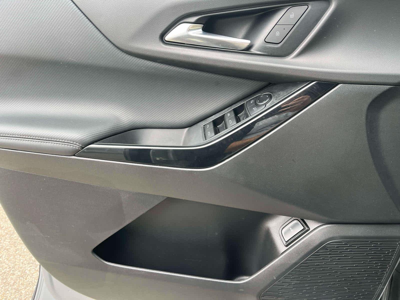 Used 2025 Sterling Gray Metallic Chevrolet LT image 33