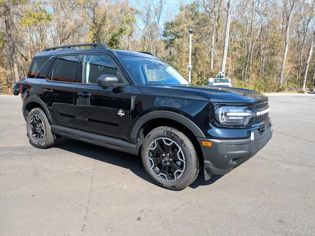 New 2025 Shadow Black Ford Outer Banks image 2
